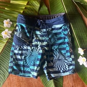 Like New Adjustable Boys Volcom Board Shorts Size 6
